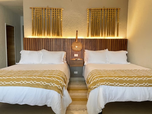 Balcony and Beach for up to 5 people, Beachfront!