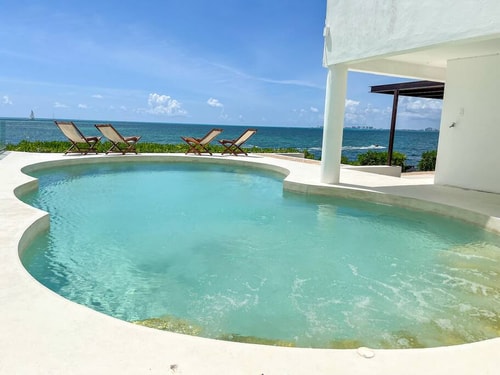 4BR Private Oceanfront Villa w/ Pool & Terrace 39 Solmar Rentals