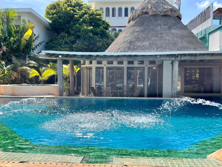 6BR Spacious Waterfront Villa w/ Private Pool Solmar Rentals