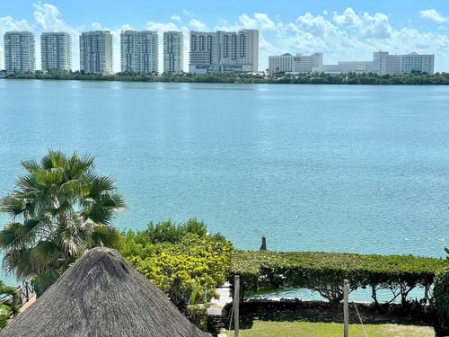 6BR Spacious Waterfront Villa w/ Private Pool 5 Solmar Rentals