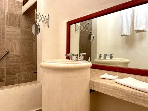 6BR Spacious Waterfront Villa w/ Private Pool 40 Solmar Rentals