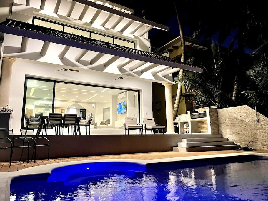 6BR Modern Oceanfront Villa w/ Infinity Pool Solmar Rentals