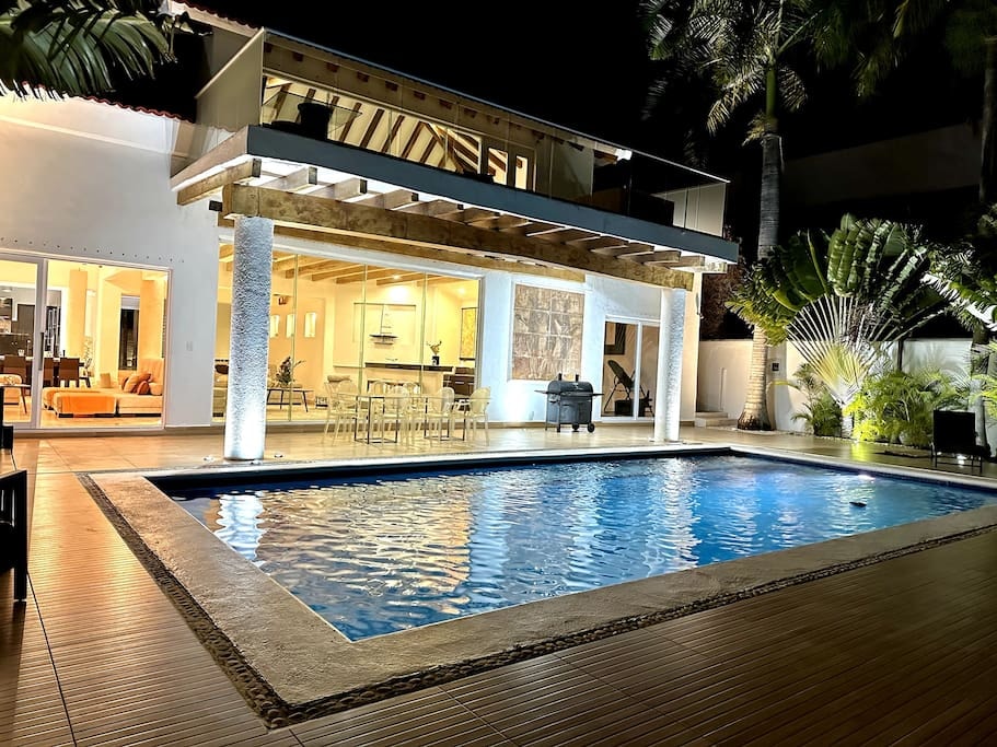 Don Village - 5BR Luxury Waterfront Private Villa Solmar Rentals