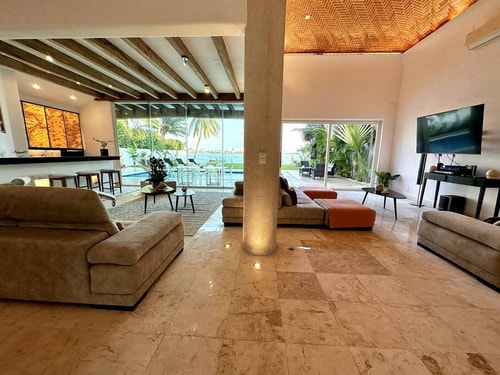 Don Village - 5BR Luxury Waterfront Private Villa 4 Solmar Rentals