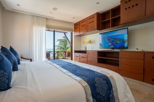 6BR Beachfront Private Luxury Villa 40 Solmar Rentals