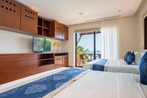 6BR Beachfront Private Luxury Villa 47 Solmar Rentals