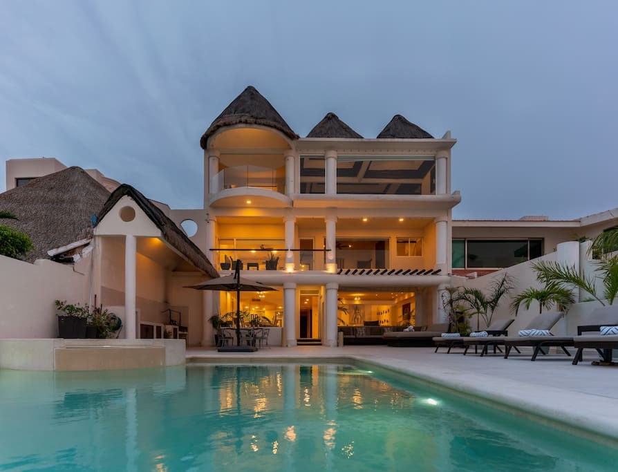 Captivating Beachfront Villa w/ Infinity Pool Solmar Rentals