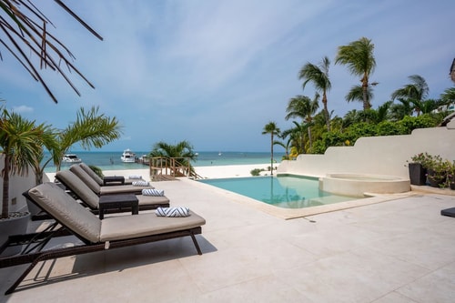 Captivating Beachfront Villa w/ Infinity Pool 2 Solmar Rentals