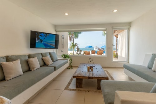 Captivating Beachfront Villa w/ Infinity Pool 43 Solmar Rentals