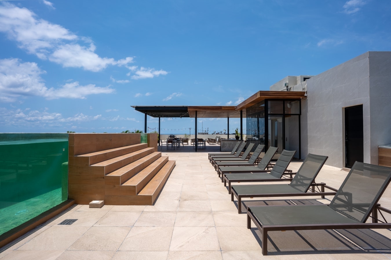Exclusive Apt w/ Rooftop Oceanview & Gym Solmar Rentals