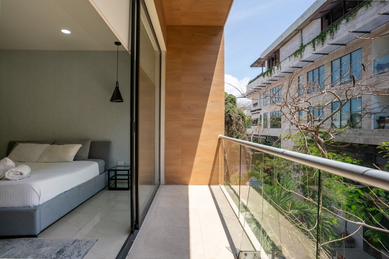 2BR Beautiful Apt w/ Rooftop Pool & Great Location Solmar Rentals