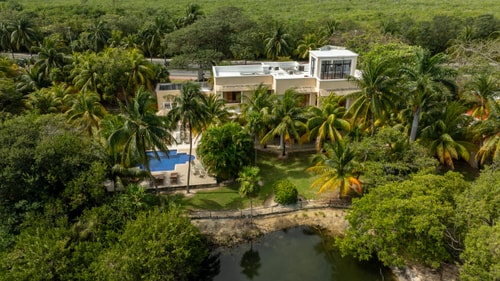 Villa Privada Frente a Laguna con Piscina y Jardín Solmar Rentals