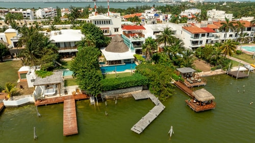 6BR Spacious Waterfront Villa w/ Private Pool 9 Solmar Rentals