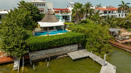 6BR Spacious Waterfront Villa w/ Private Pool 2 Solmar Rentals