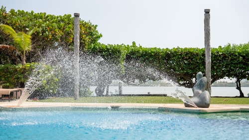 6BR Spacious Waterfront Villa w/ Private Pool 4 Solmar Rentals