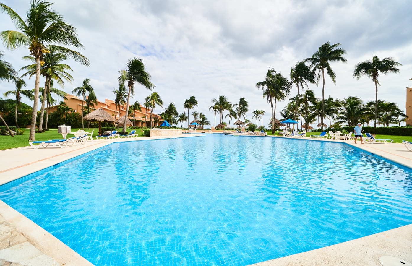 BeachFront Appt with Amazing Pool in Pto Aventuras Solmar Rentals