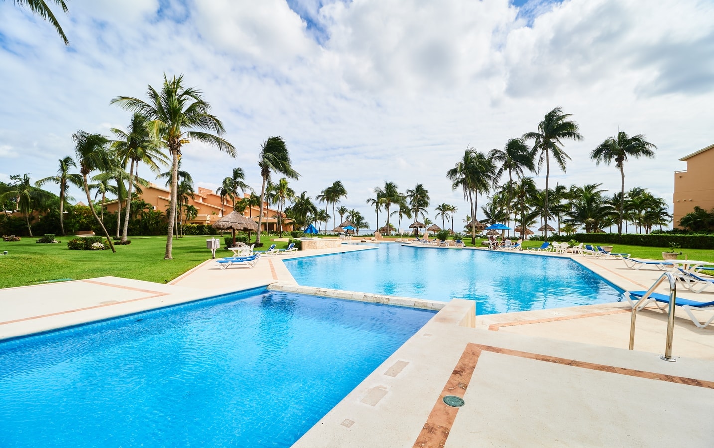 BeachFront Appt w/Amazing Pool in Puerto Aventuras Solmar Rentals