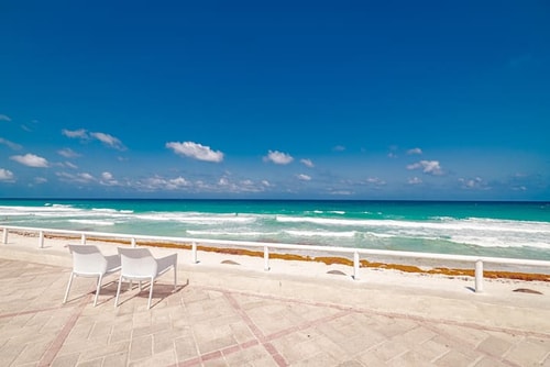 Beach Front Penthouse, Stellar Views, Pool, Beach