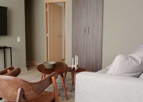 Cool and Cozy 2BR | Unbeatable LOCATION