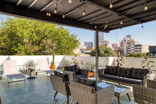 2Br classic building w/all amenities