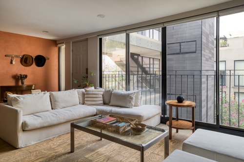 2B Top Location 1 Block From Reforma