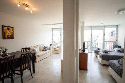 Renovado, amplio con excelente vista by BT Homes