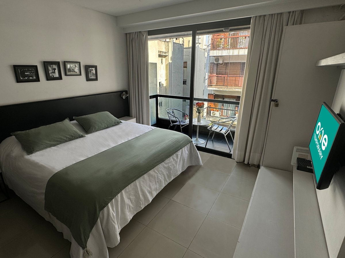 Hector Somoza | 8A · One Temporary Recoleta | Pacheco de Melo 1859 8A