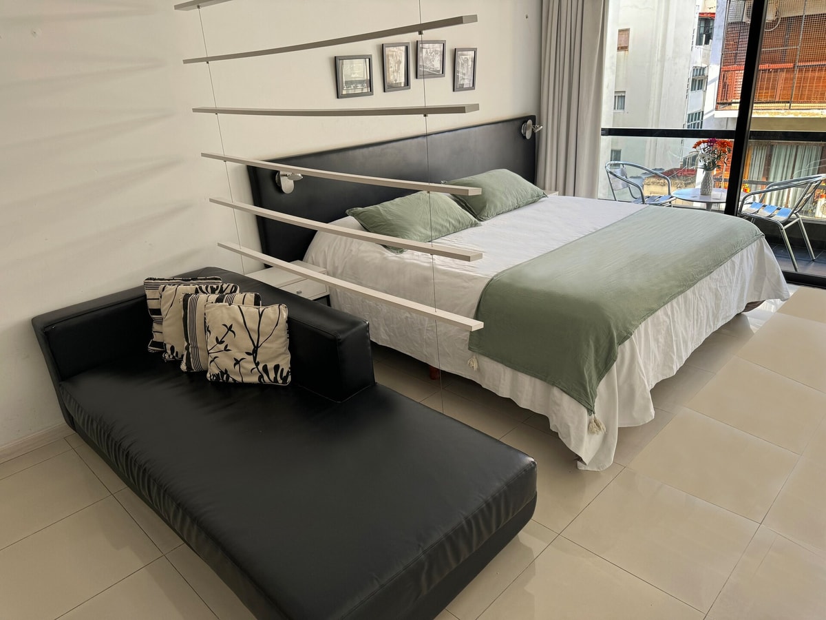Hector Somoza | 8A · One Temporary Recoleta | Pacheco de Melo 1859 8A
