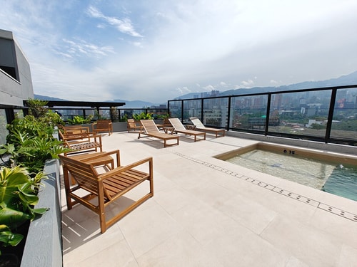 Outstanding loft | Luxe | Balcony | Ac | Pool