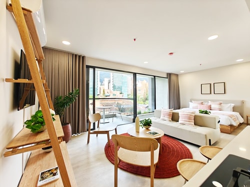 Luxe Flat | Ac | Opn loft | boho look | Balcony