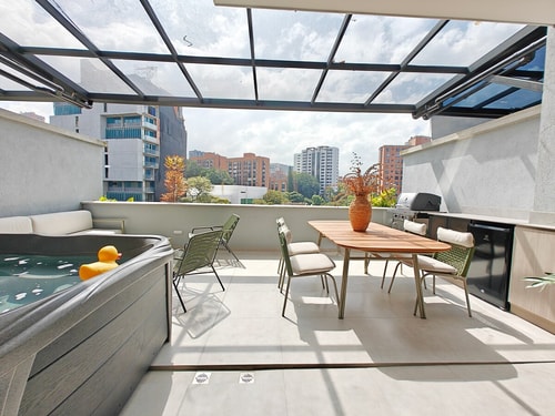 Luxury | Terrace | Jacuzzi | Ac | Opn kitchn | bbq