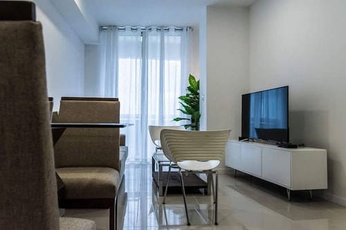 Luxury 2 Bedroom flat at The Tower! Meridian Executive Rentals