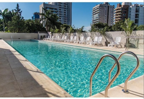 Servicios 5 estrellas y a pasos de todo! Meridian Executive Rentals
