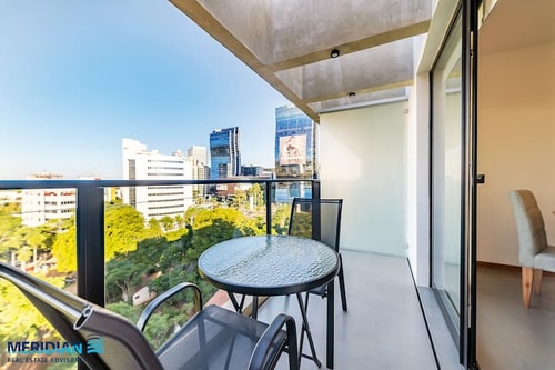 ¡A pasos del Paseo Galería y del Shopping Del Sol! Meridian Executive Rentals