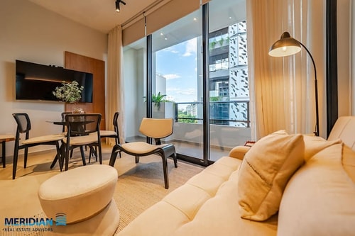 ¡A pasos del Shopping del Sol c/deco profesional! Meridian Executive Rentals