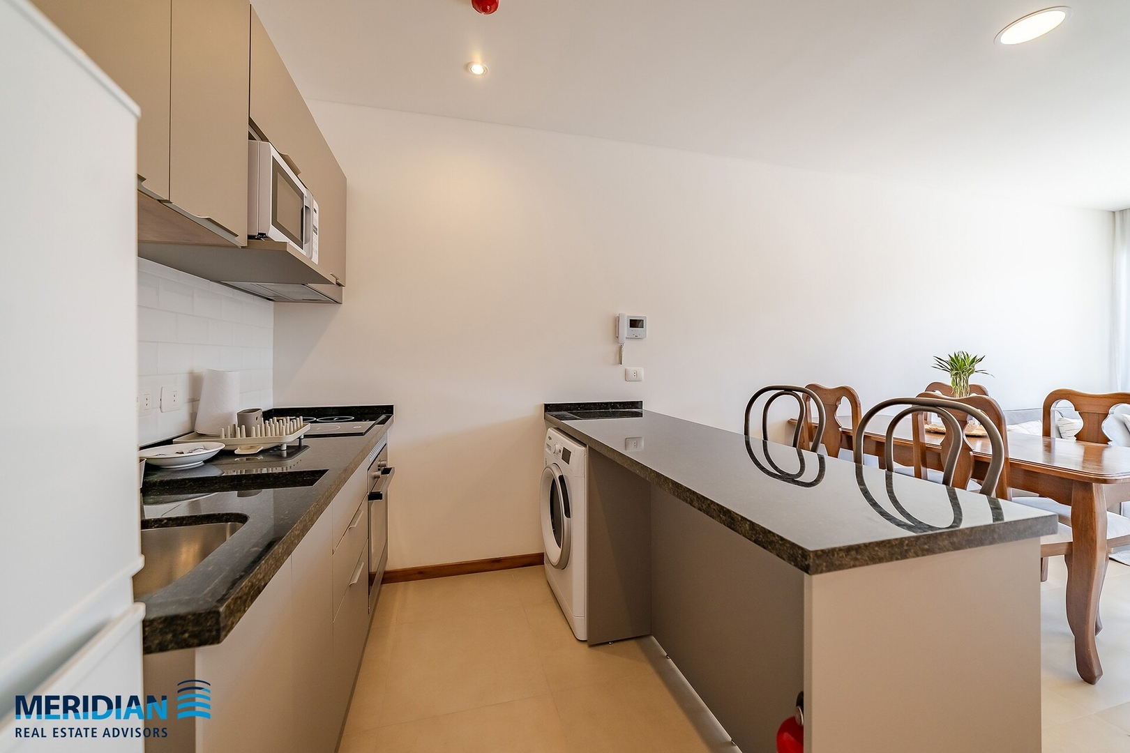 ¡A 50 metros del Shopping del Sol! 6 Meridian Executive Rentals