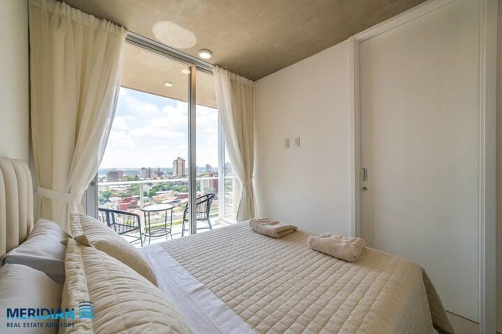 ¡A pasos del Centro con increíbles vistas! 5* 18 Meridian Executive Rentals