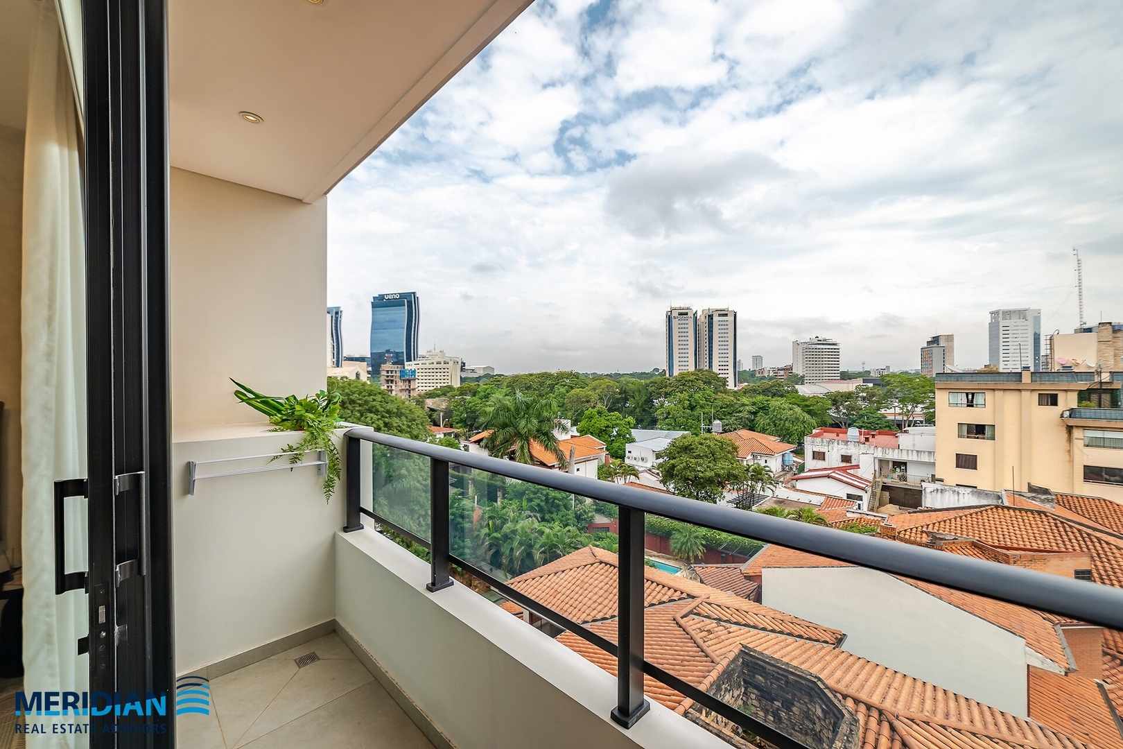 ¡A pasos del Shopping del Sol c/ deco profesional! 15 Meridian Executive Rentals