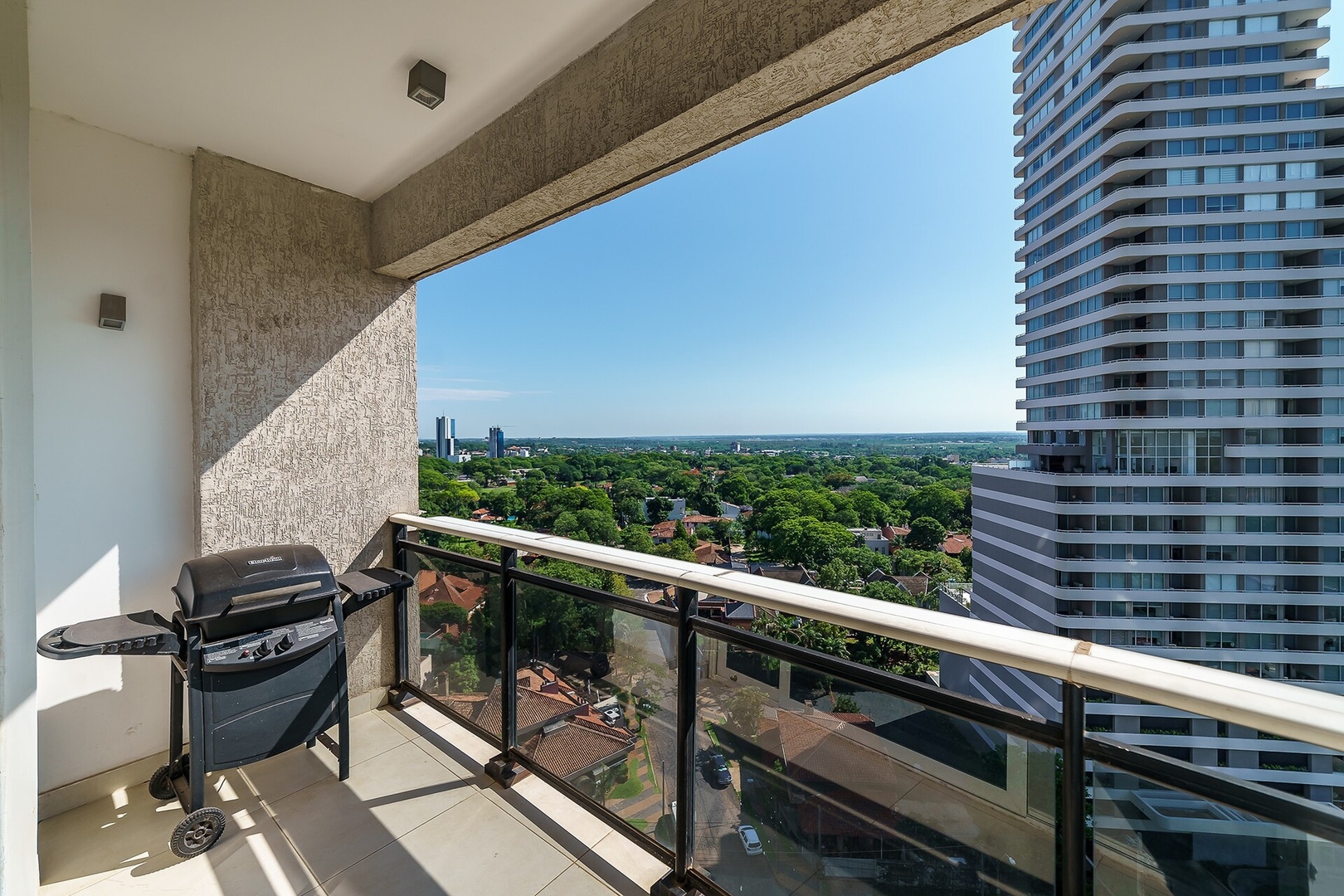 En el mejor punto de Asunción! Torre 5*! 13 Meridian Executive Rentals