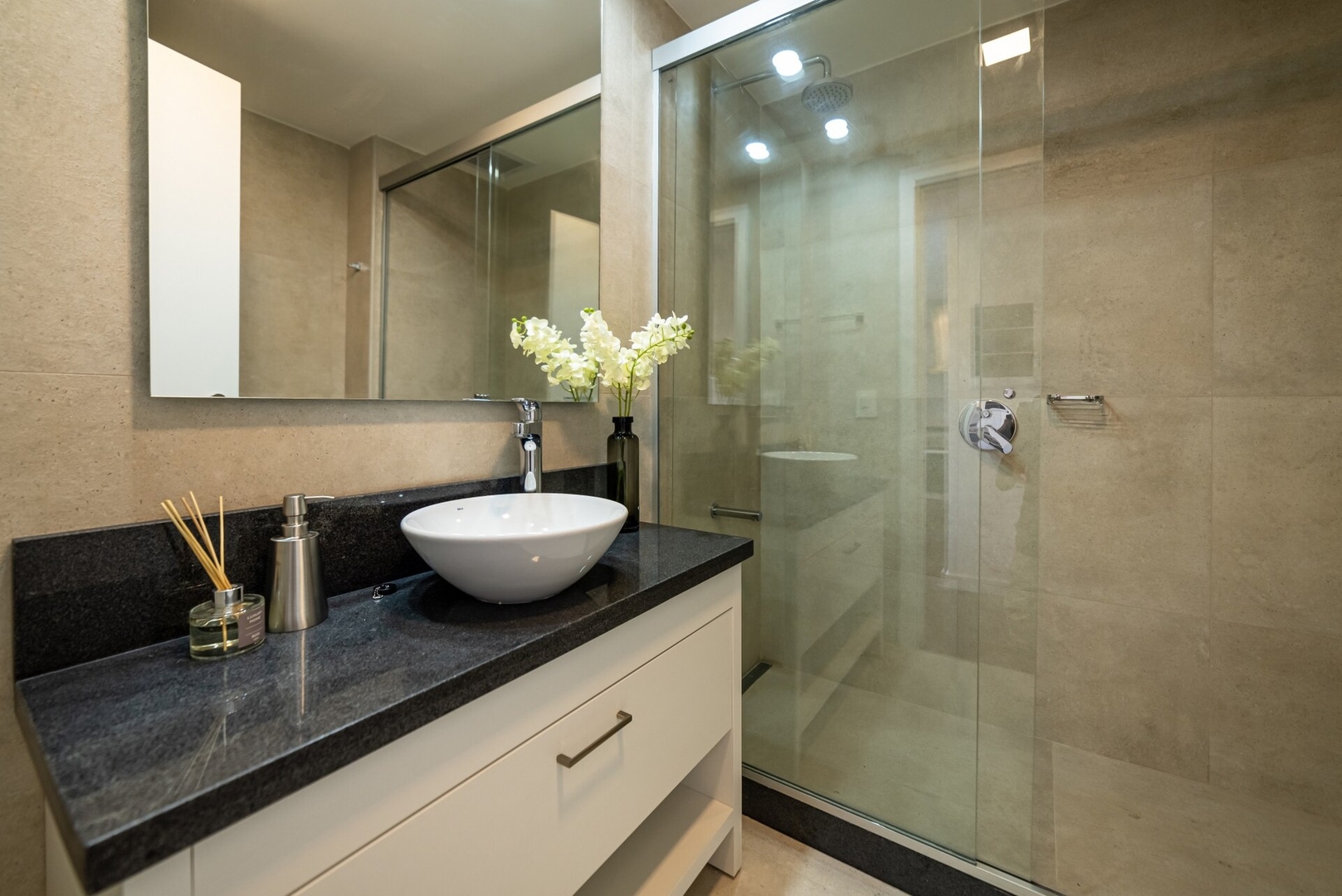 SkyTower, a pasos de todo lo mejor de ASU! 9 Meridian Executive Rentals