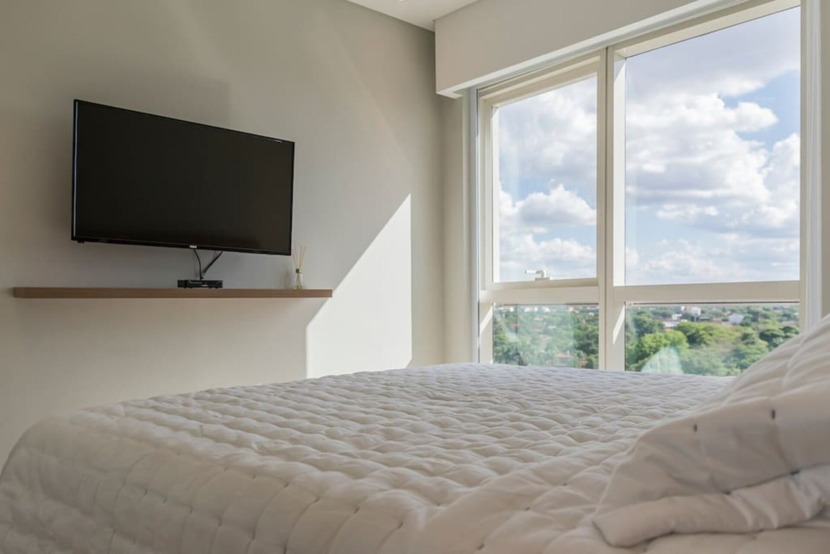 1006 - The Tower Stunning condo 8 Meridian Executive Rentals