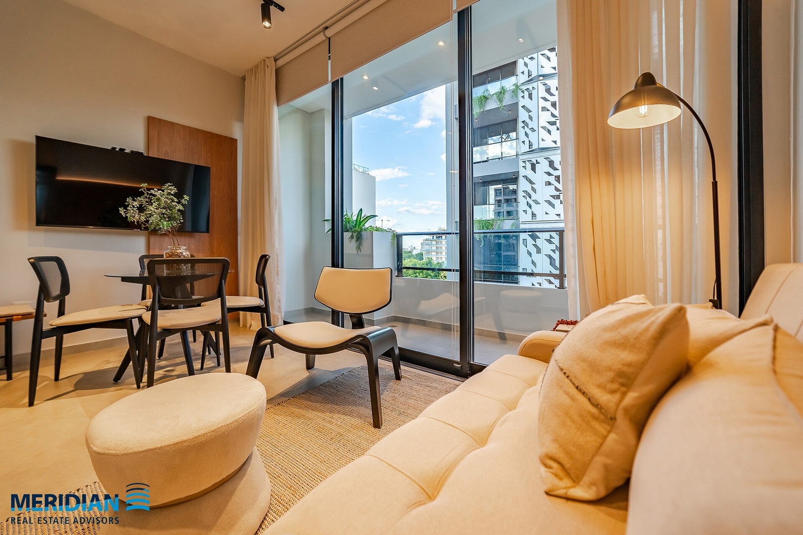 ¡A pasos del Shopping del Sol c/deco profesional! Meridian Executive Rentals