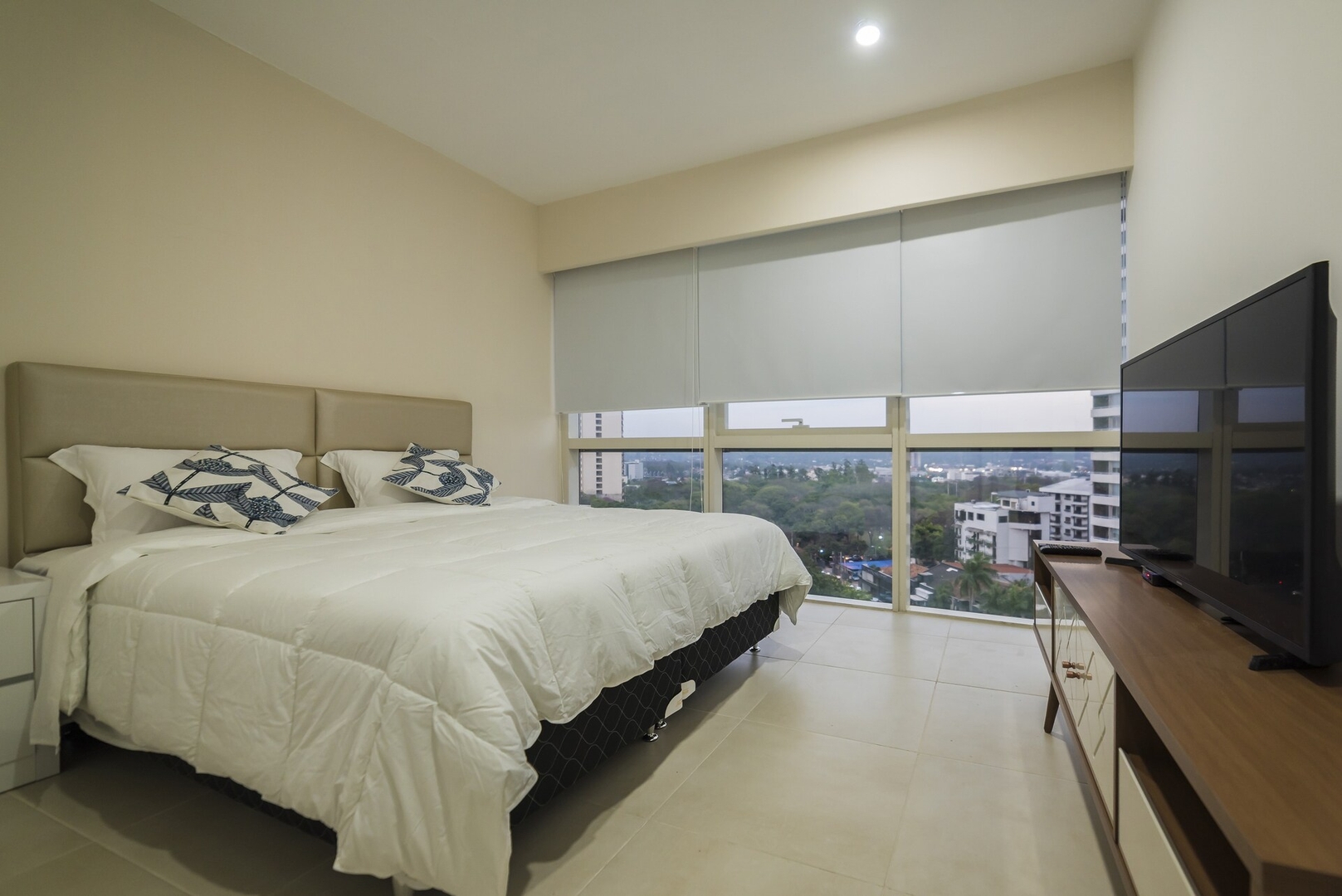 Servicios 5 estrellas y a pasos de todo! 7 Meridian Executive Rentals