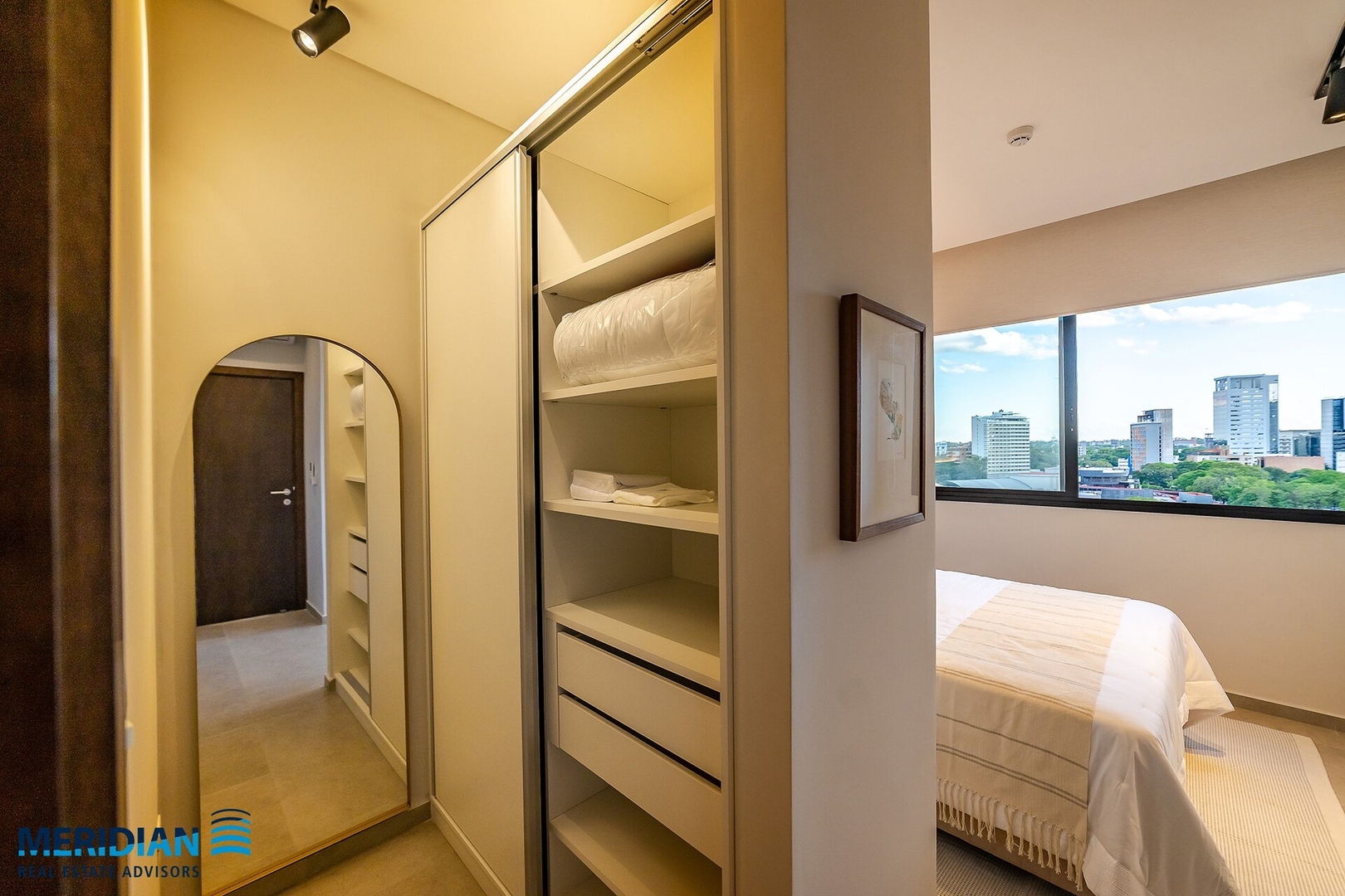 ¡A pasos del Shopping del Sol c/deco Profesional! 14 Meridian Executive Rentals