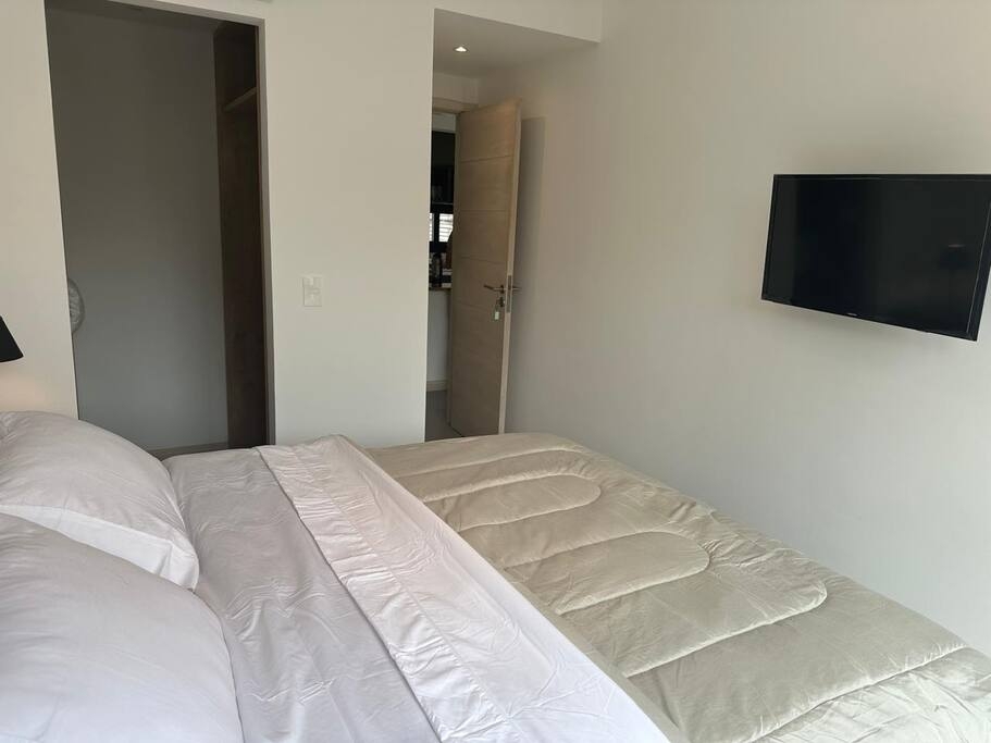 Alban. A pasos del shopping del Sol! 15 Meridian Executive Rentals