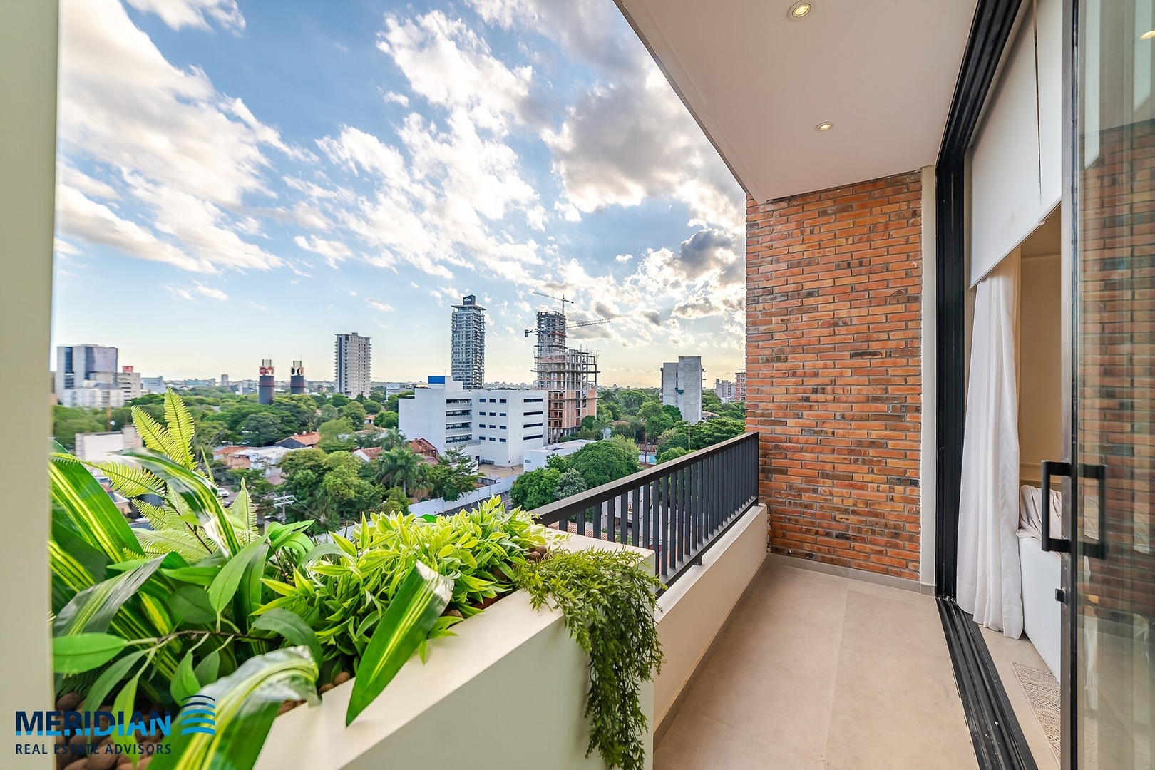 ¡A pasos del Shopping del Sol c/deco Profesional! 8 Meridian Executive Rentals