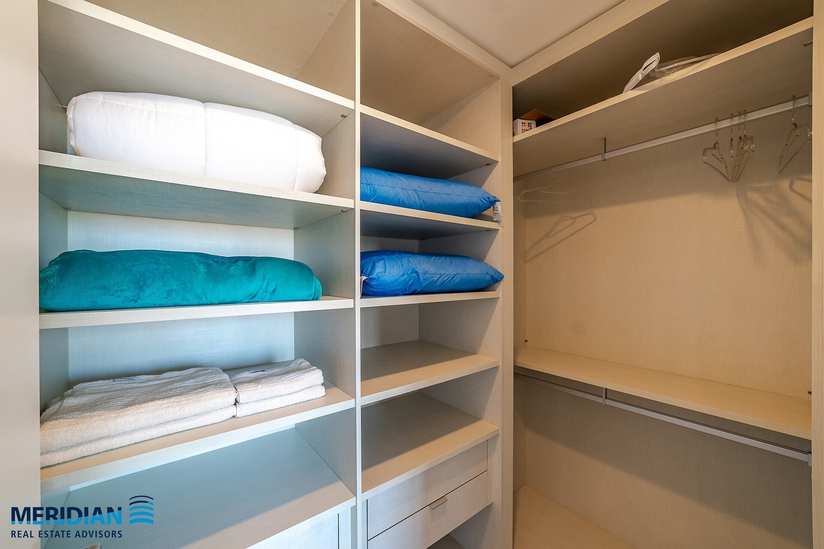 Dpto a estrenar a pasos del Shopping del Sol! 16 Meridian Executive Rentals