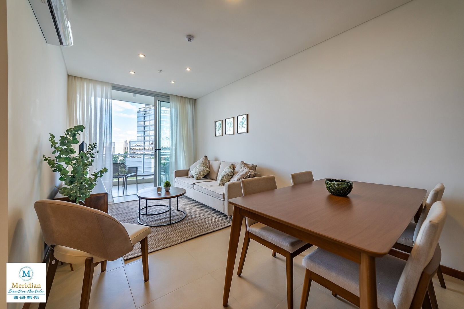 ¡A 50m del Shopping del Sol! 18 Meridian Executive Rentals