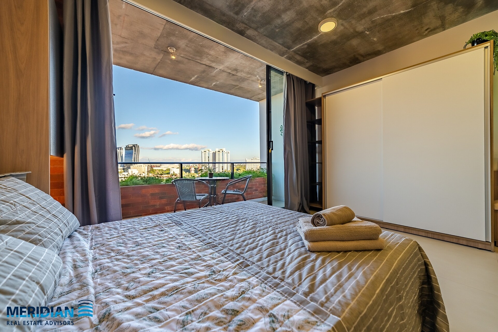 A pasos del Shopping del Sol! A estrenar! 8 Meridian Executive Rentals