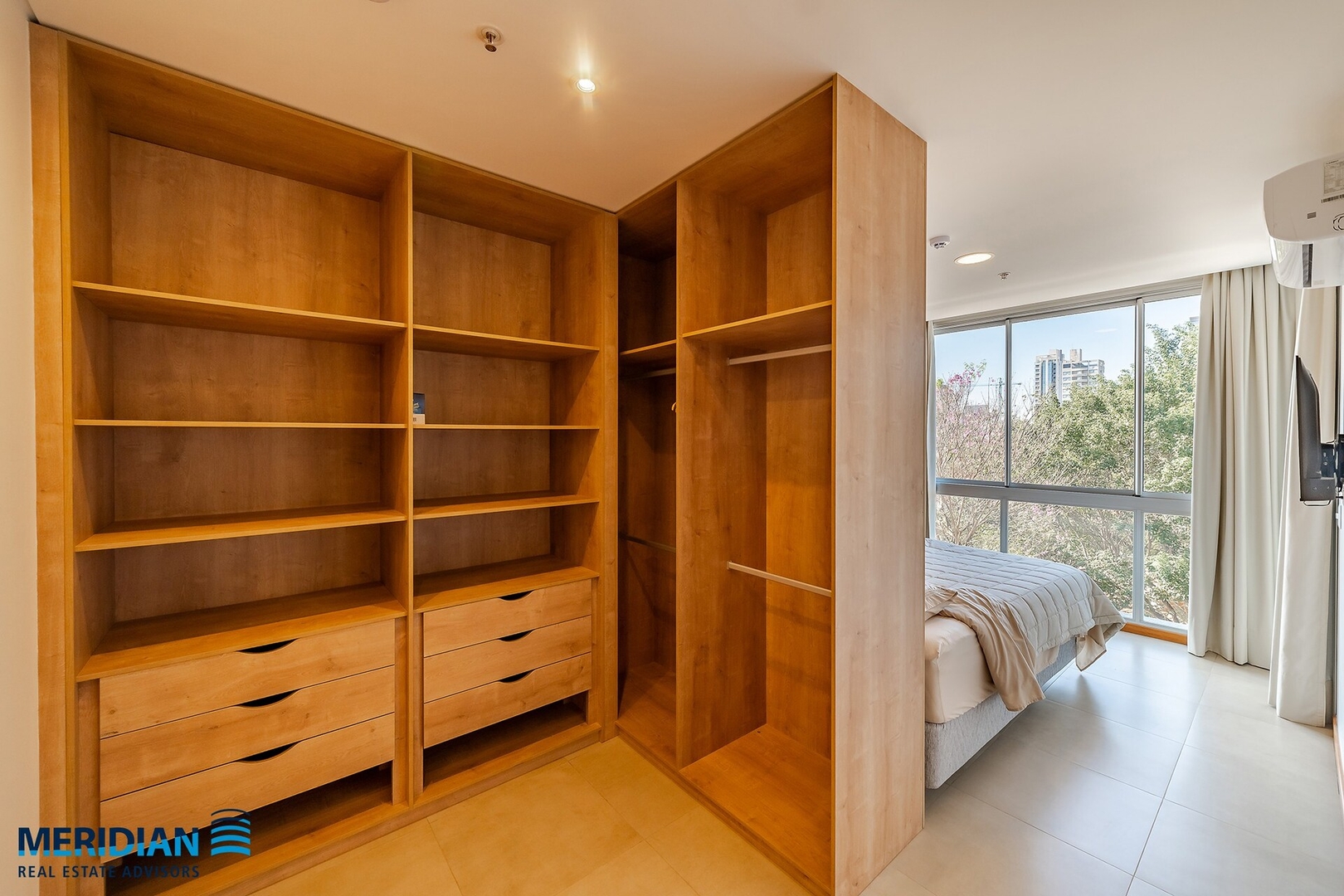 Depto premium a pasos del Shopping del Sol! 90m2! 22 Meridian Executive Rentals